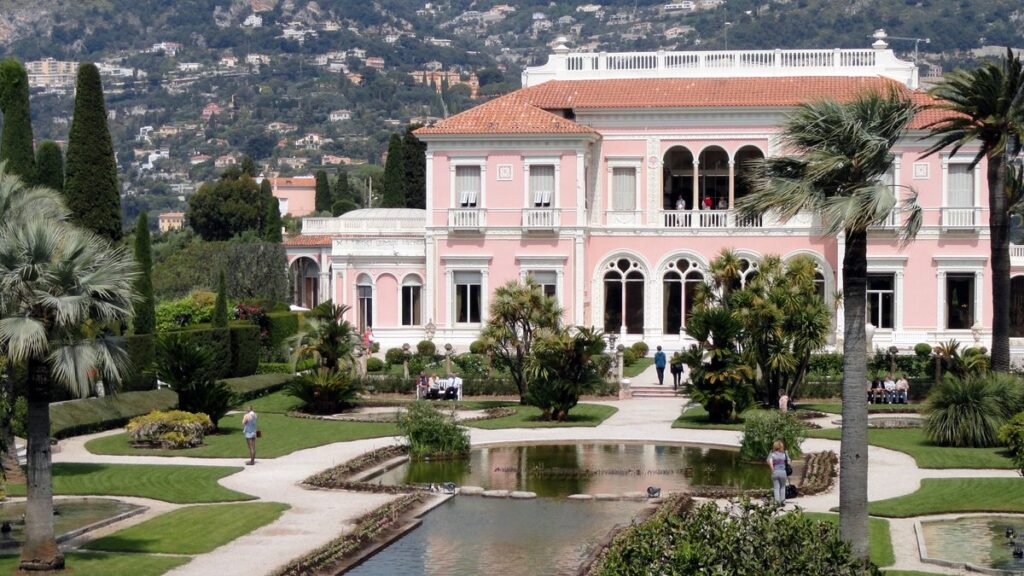 Chambre d&rsquo;hôtes, hôtel ou meublé : ce qui change vraiment sur la Côte d&rsquo;Azur