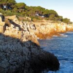 Les villages perchés de l’arrière-pays : lesquels voir, et à quelle saison